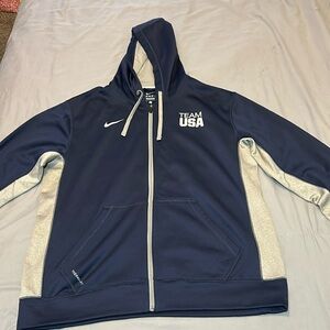 Very gently used NIKE THERMA-FIT TEAM USA hoodie men’s Large